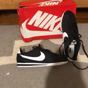 Men Shoes!!! Only tried the shoe on ! 👟